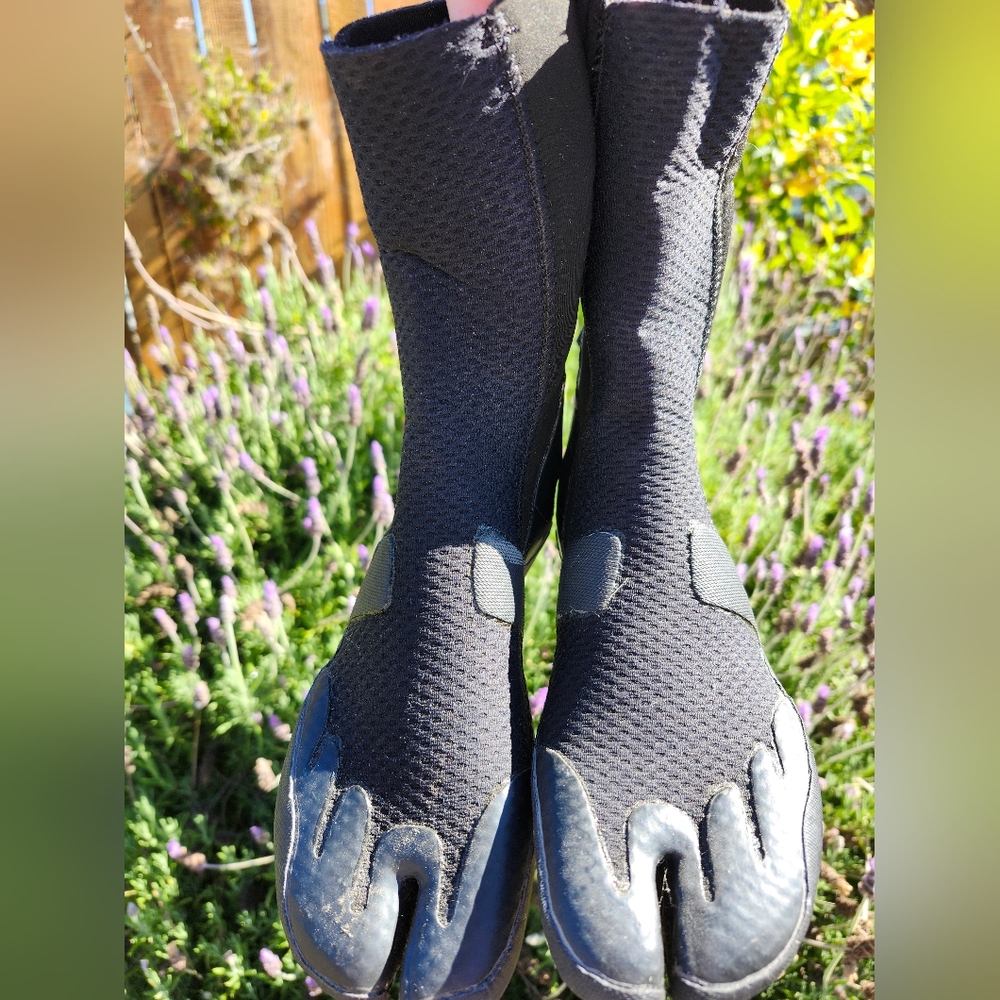 Black Split-Toe Surf Booties